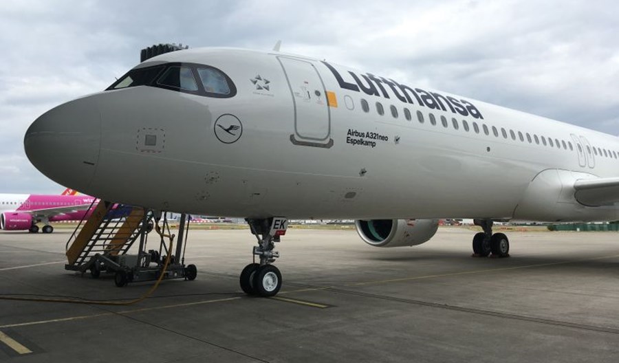 Lufthansa wzmocni rozkłady rejsów i poprawi catering. Celem podróżujący służbowo