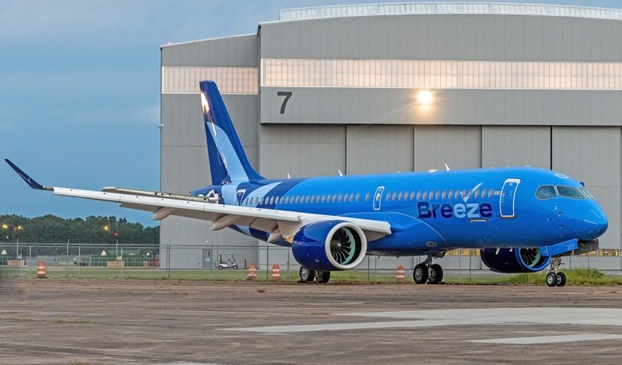 Airbus zaprezentował pierwszego A220 dla Breeze Airways. Linia zamawia kolejne samoloty tego typu Airbus zaprezentował pierwszego A220 dla Breeze Airways. Linia zamawia kolejne samoloty tego typu