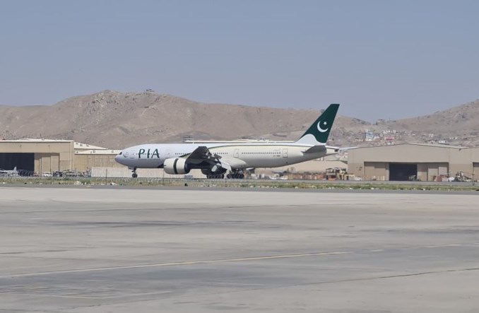 Boeing 777-200ER linii PIA wylądował w Kabulu i odleciał do Islamabadu