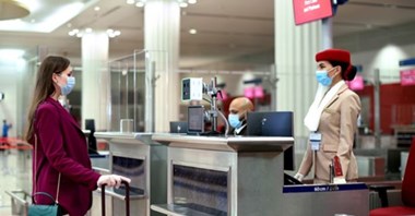 Emirates wdrażają IATA Travel Pass na sześciu kontynentach