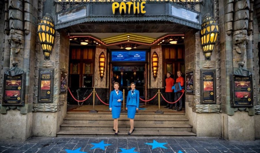 KLM celebruje 102. urodziny pamiątkową figurką budynku kina Tuschinski KLM celebruje 102. urodziny pamiątkową figurką budynku kina Tuschinski