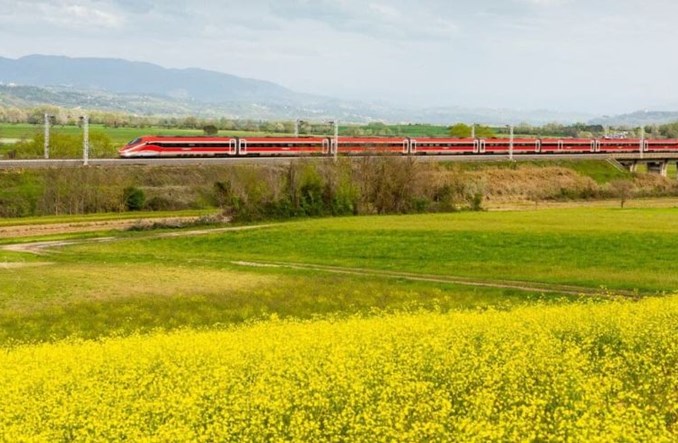 Kolej dużych prędkości pogrążyła Alitalię? Przyciągają niskie ceny i wygoda