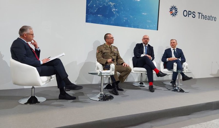 Lotnicza współpraca cywilno-wojskowa konieczna w obecnych czasach Lotnicza współpraca cywilno-wojskowa konieczna w obecnych czasach