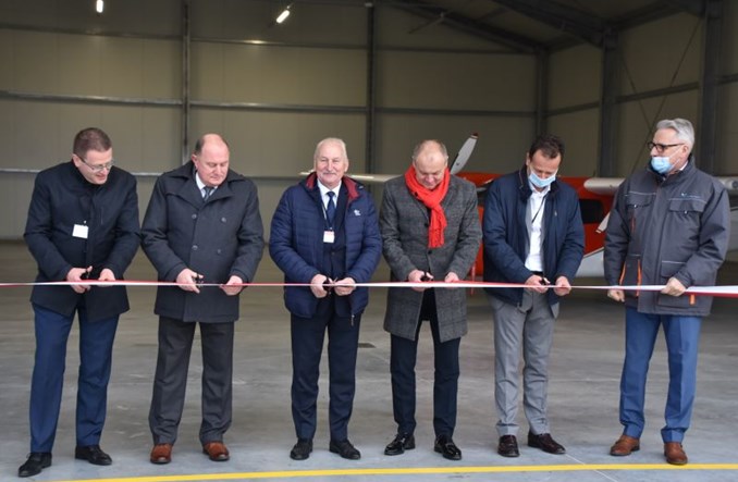 Nowe hangary w porcie Olsztyn-Mazury. Jeden posłuży szkole pilotażu Bartolini Air