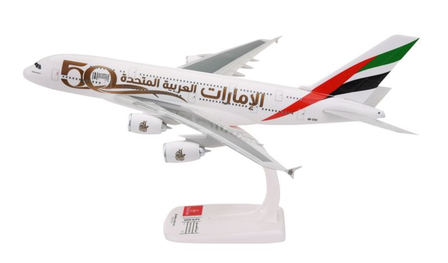 Modele samolotów, kubki i czapki z recyklingu w limitowanej kolekcji Emirates Modele samolotów, kubki i czapki z recyklingu w limitowanej kolekcji Emirates