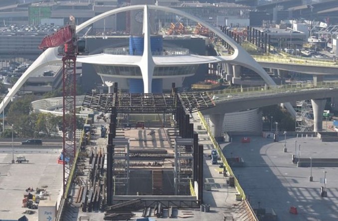 Los Angeles: Automatyczna kolejka usprawni obsługę 80 mln pasażerów