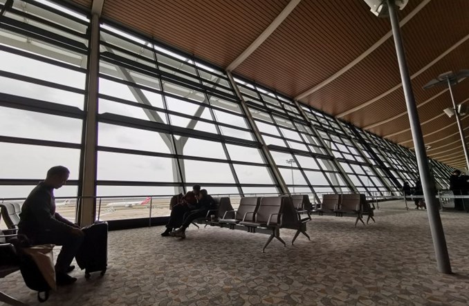 Kolejne obostrzenia epidemiologiczne w Chinach paraliżują ruch lotniczy