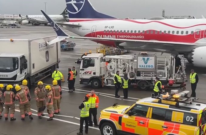 Boeing 737 MAX 8 PLL LOT uszkodzony na Heathrow