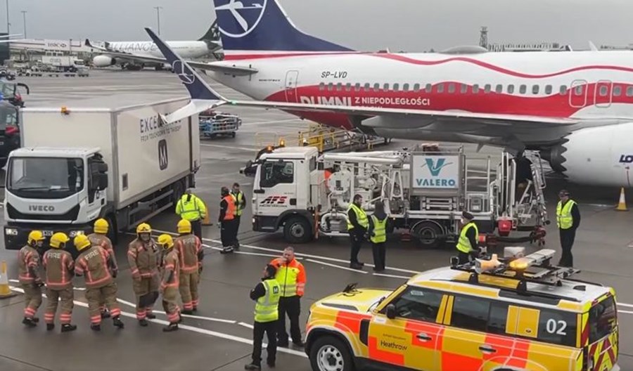 Boeing 737 MAX 8 PLL LOT uszkodzony na Heathrow Boeing 737 MAX 8 PLL LOT uszkodzony na Heathrow