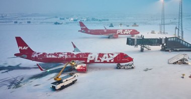 IATA: Omikron zakłócił odbudowę lotnictwa. Ruch o 75 proc. mniejszy niż przed pandemią