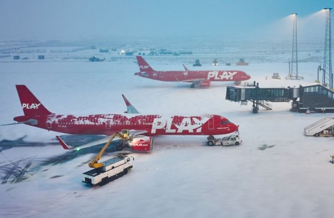 IATA: Omikron zakłócił odbudowę lotnictwa. Ruch o 75 proc. mniejszy niż przed pandemią