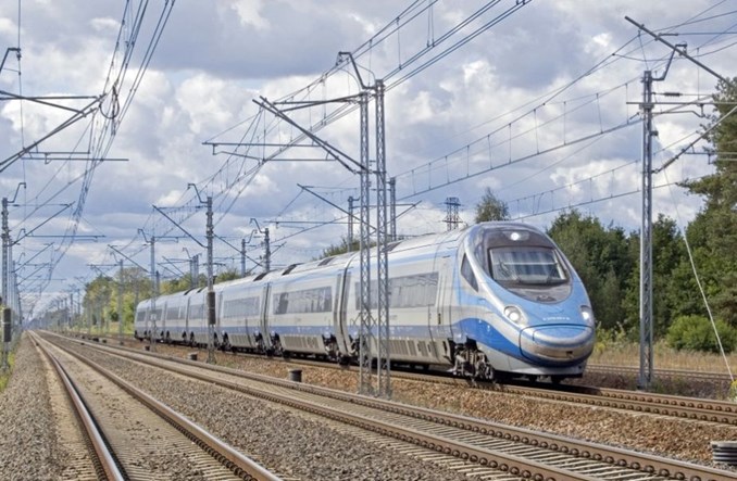 Pociąg czy samolot? Czym szybciej po Polsce i Europie?