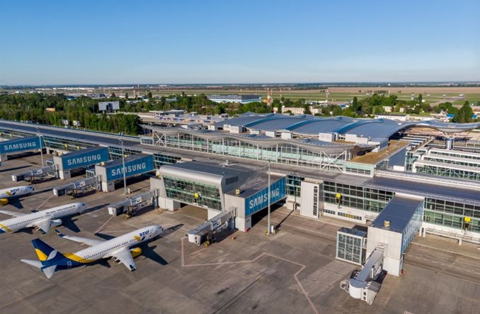 Kijów-Boryspol: Lotnisko nie działa, zablokowane drogi startowe