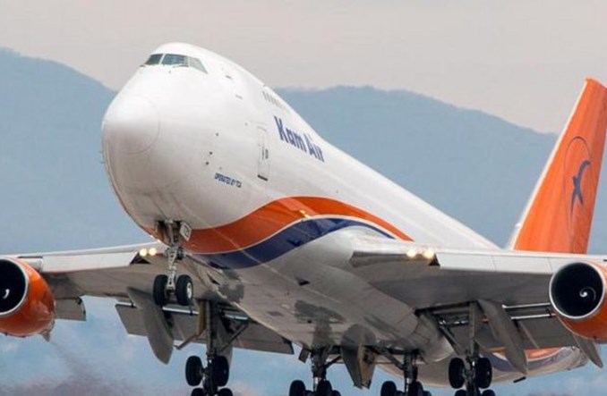 Talibowie zakazali kobietom samotnie latać