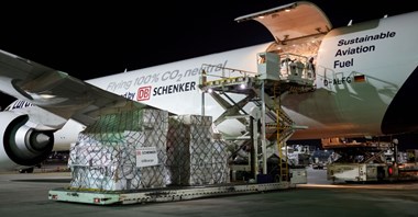 Firmy DB Schenker i Lufthansa Cargo rozszerzają ofertę transportu lotniczego neutralnego pod względem emisji CO2