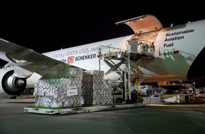 Firmy DB Schenker i Lufthansa Cargo rozszerzają ofertę transportu lotniczego neutralnego pod względem emisji CO2