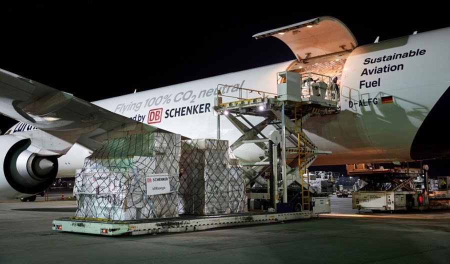 Firmy DB Schenker i Lufthansa Cargo rozszerzają ofertę transportu lotniczego neutralnego pod względem emisji CO2 Firmy DB Schenker i Lufthansa Cargo rozszerzają ofertę transportu lotniczego neutralnego pod względem emisji CO2