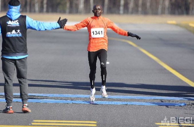 Bydgoszcz: Kenijczyk najszybszy w biegu po drodze startowej