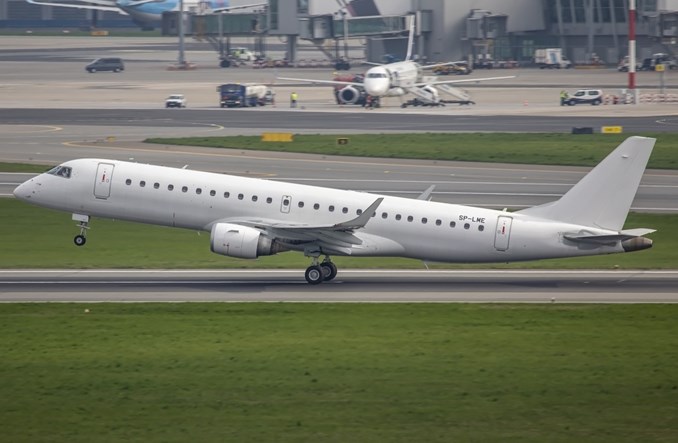 LOT. Embraer E190 SP-LME poleciał z pasażerami