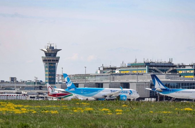 Blisko 7 mln podróżnych w kwietniu na lotniskach w Paryżu