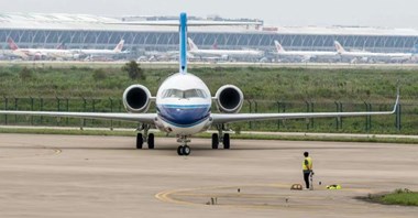 Chiny: Linie lotnicze z pomocą publiczną. Dwa warunki