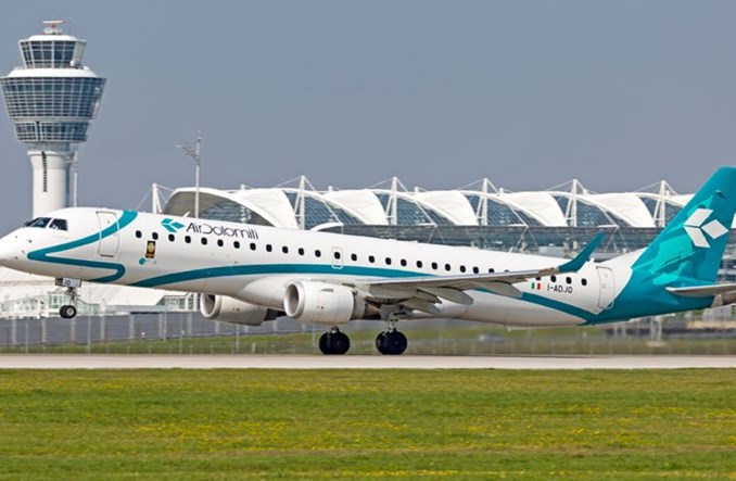 Bilet lotniczy droższy w lipcu o ponad 40 proc. niż rok temu. Ceny spadną jesienią