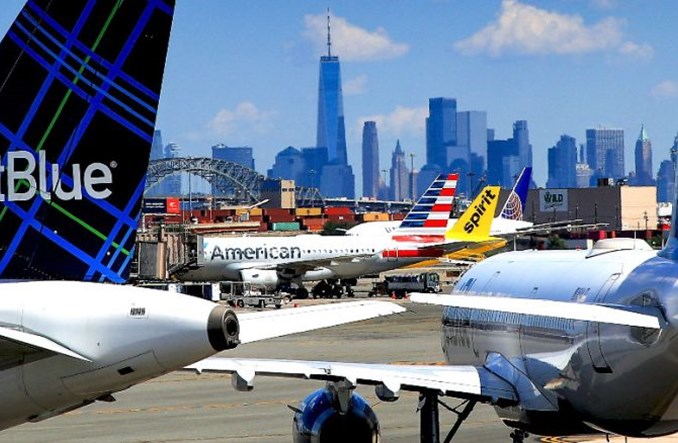 Amerykańskie linie odwołały ponad 100 tys. lotów