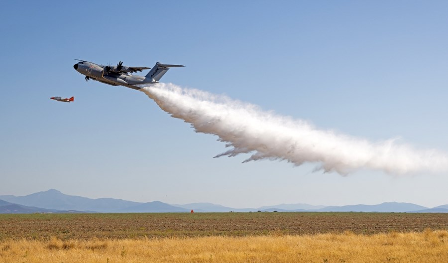 Airbus testuje zestaw gaśniczy w samolocie A400M Airbus testuje zestaw gaśniczy w samolocie A400M