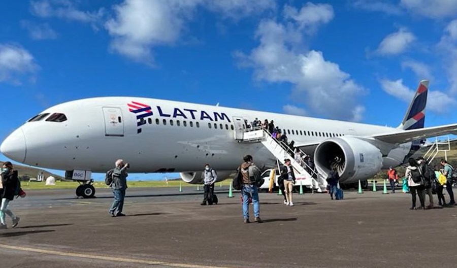 LATAM wznowiły rejsy na Wyspę Wielkanocną. Przerwa trwała 27 miesięcy LATAM wznowiły rejsy na Wyspę Wielkanocną. Przerwa trwała 27 miesięcy