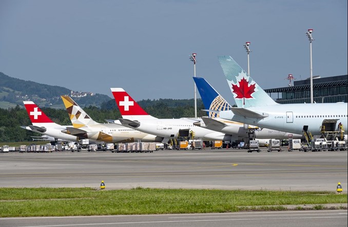 IATA: Ponad 4 mld podróżnych i powrót do rentowności w 2023 roku