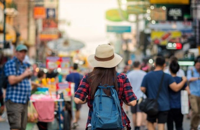 Motywacje Polaków do latania w 2023 roku. Inne kultury, degustacja i adrenalina