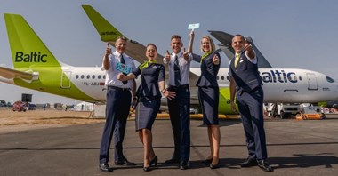 Linie airBaltic zatrudniły prawie tysiąc nowych pracowników
