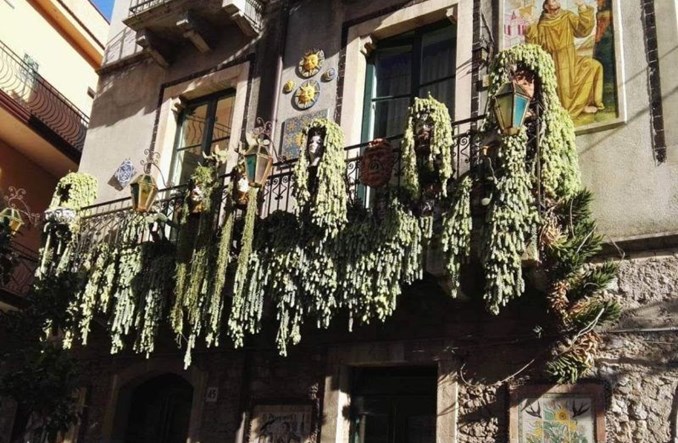 Serial magnesem do lotów na Sycylię. Także dla Polaków