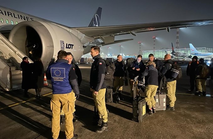 Strażacy polecieli Dreamlinerem LOT-u do Turcji (aktualizacja)