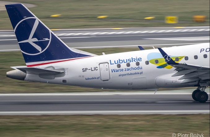 Kraków – Zielona Góra: Samolot wygrywa z autobusami i koleją