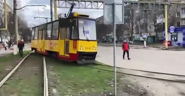 Warszawski tramwaj pojechał po szerokim torze [film]