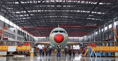 Prezydent Macron w Chinach. Airbus z nowymi umowami