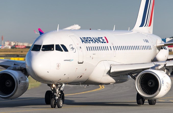 Francja: Strajki spowodowały odwołanie 6 338 lotów