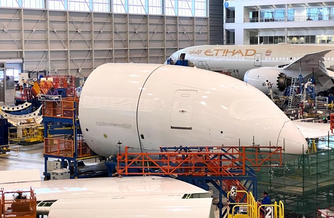 Iran podrabia części samolotów Airbusa i Boeinga  