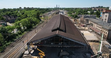Bytom. Ruszyła modernizacja zabytkowej hali peronowej