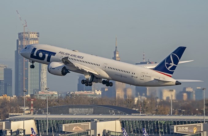 PLL LOT: Pierwszy rejs trasą polarną z Tokio do Warszawy