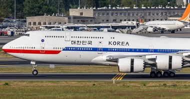 Prezydent Korei Południowej przyleciał do Polski boeingiem B747-8I (zdjęcia)