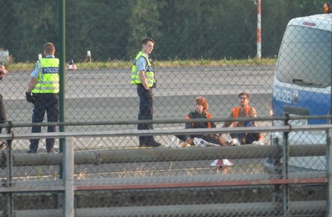 Niemcy: Aktywiści blokowali lotniska. Czy to pomoże w walce o klimat?