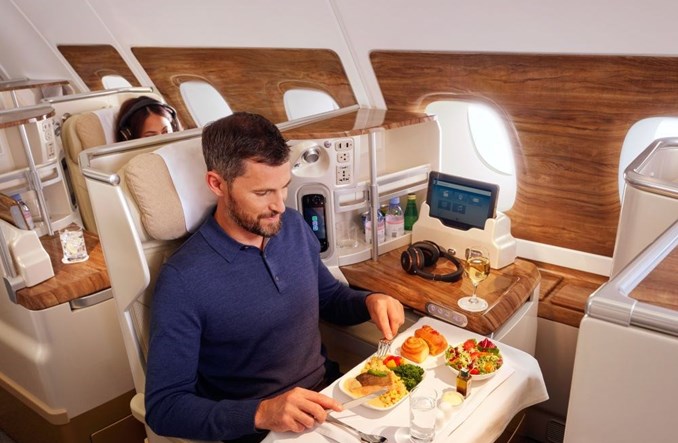 Emirates wprowadza usługę rezerwacji posiłków przed lotem