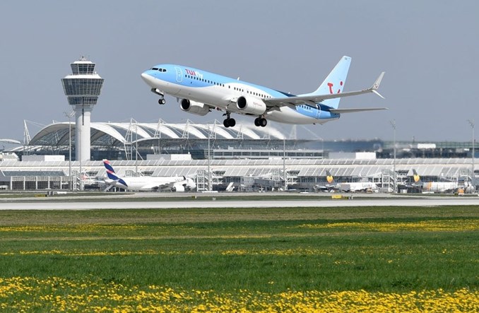 Anulowane liczne loty easyJet i TUI na płonące Rodos