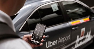 Uber przewiózł w rok 700 tys. pasażerów na Lotnisko Chopina