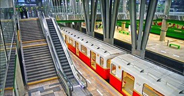 Metro wycofało 12 pociągów rosyjskich. Część stoi na II linii