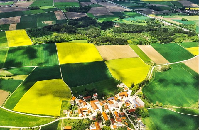 Loty w Europie tańsze niż przejazdy pociągiem. Tanie linie zabijają planetę?