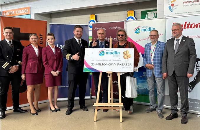 Modlin obsłużył już 25 mln pasażerów! "Jesteśmy kluczowym portem w Polsce"