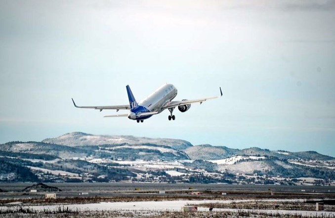 Avinor: Prawie 5 mln podróżnych w lipcu na lotniskach Norwegii 